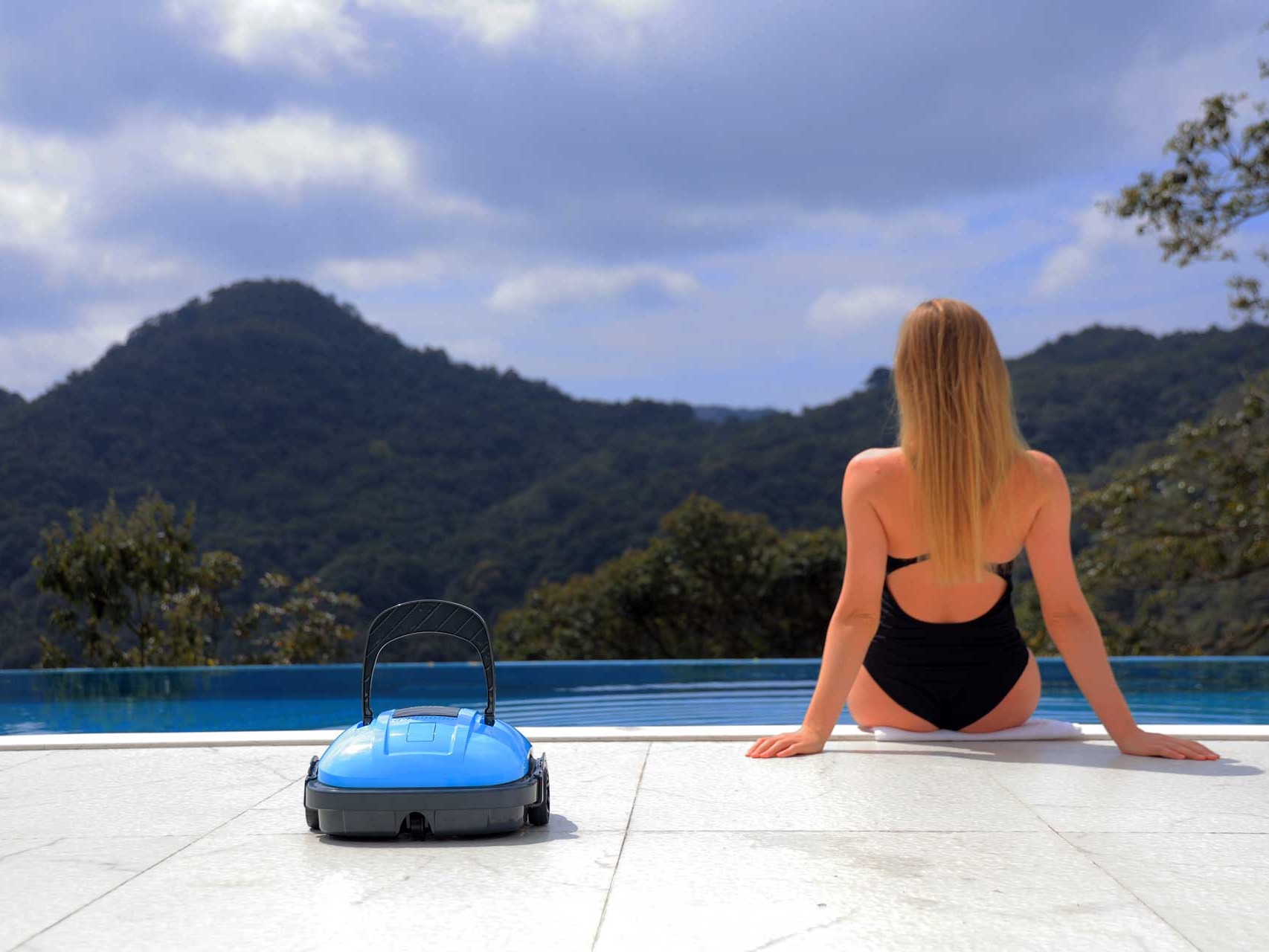 智能泳池清洁机器人 产品宣传片